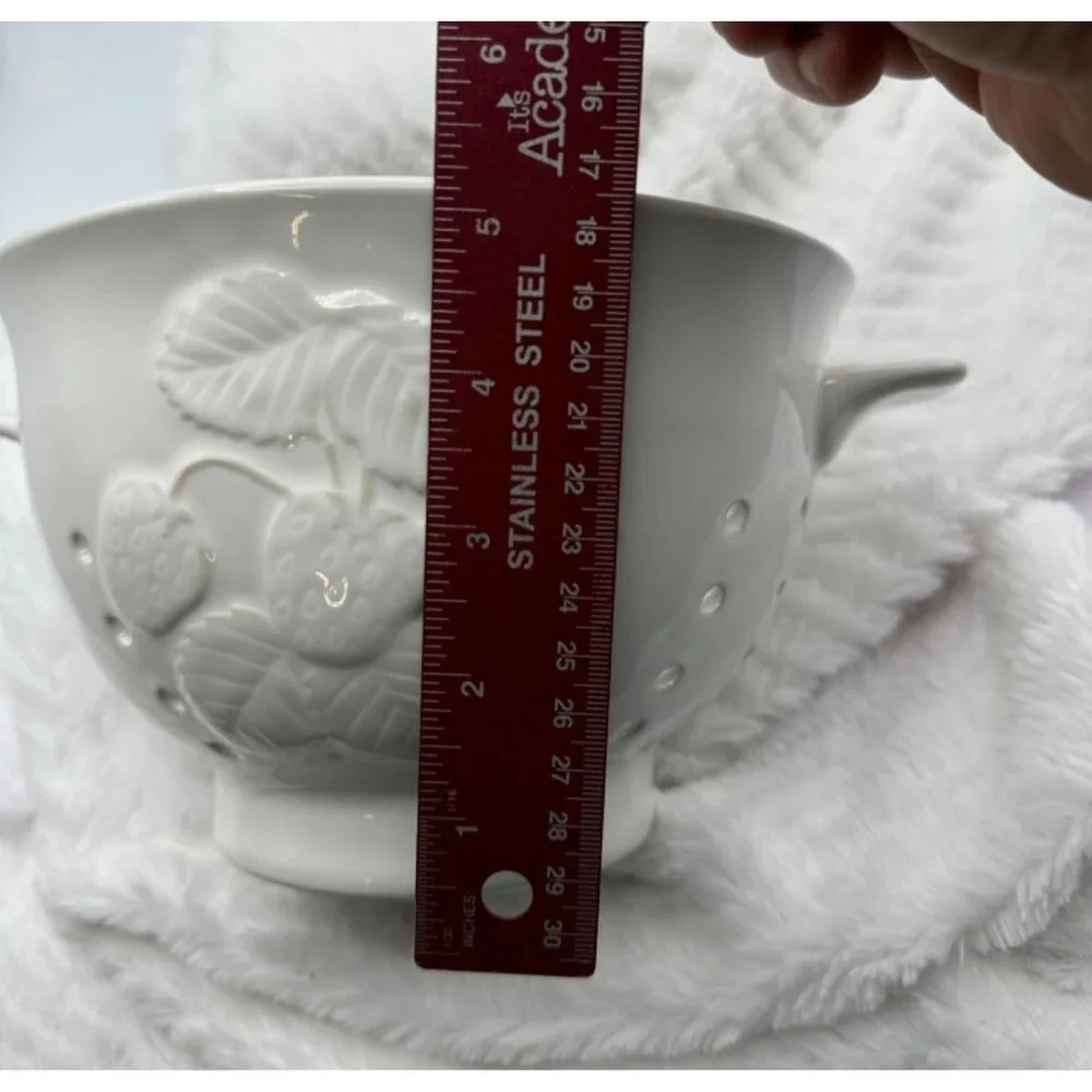 DesignPac Strawberry Embossed White Ceramic Colander - Picture 6 of 6